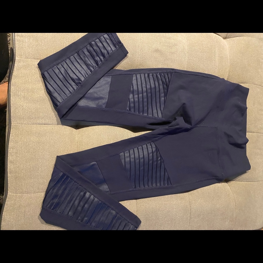 Alo Yoga Moto Leggings